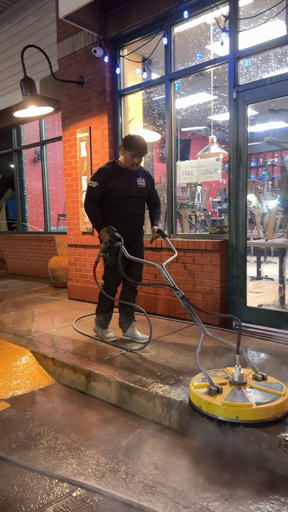 Restaurant storefront surface cleaning